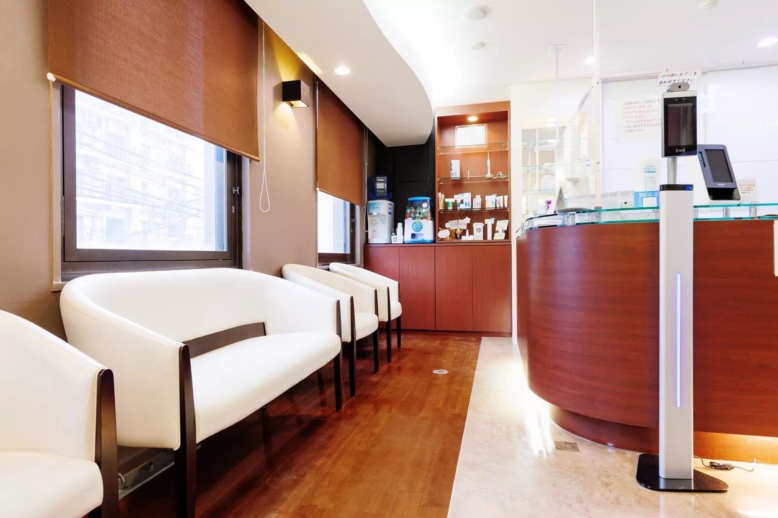 ①受付②待合スペース③診療室