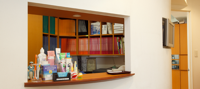 ①受付②待合室③診療室