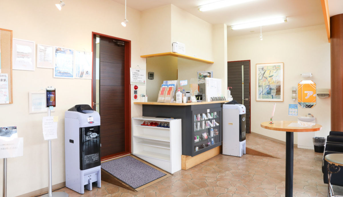 ①アイ歯科②受付③待合室