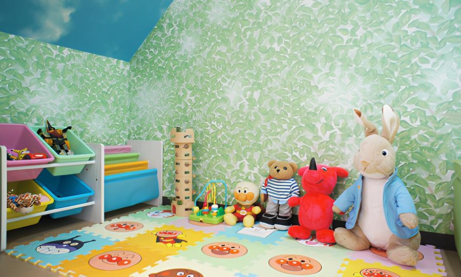 ①待合室②診療室③キッズスペース