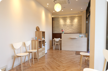 【下祇園駅から徒歩10分】【矯正専門歯科医師在籍】患者様とのコミュニケーションを大切に痛みの少ない治療を提供するかなで歯科クリニック