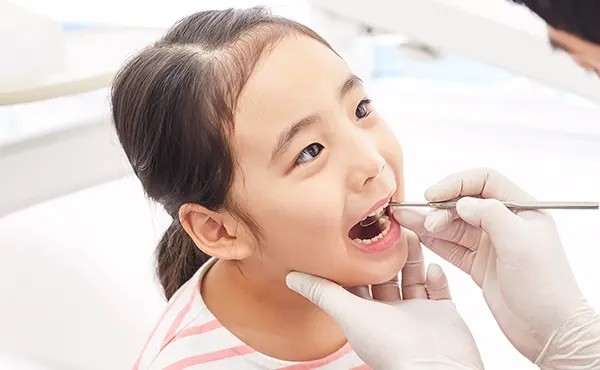 トラブルを未然に防ぎ、しっかりと噛めるお口に育てます