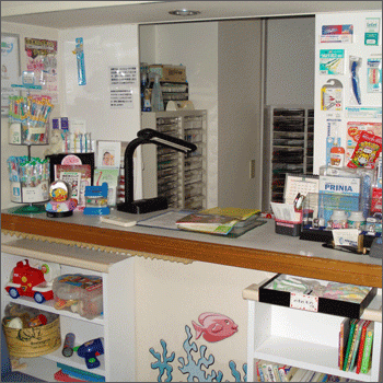 ①クリニック受付②診療室③診療室（個室）