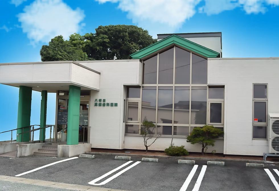 ①クリニック外観②診療室③看板