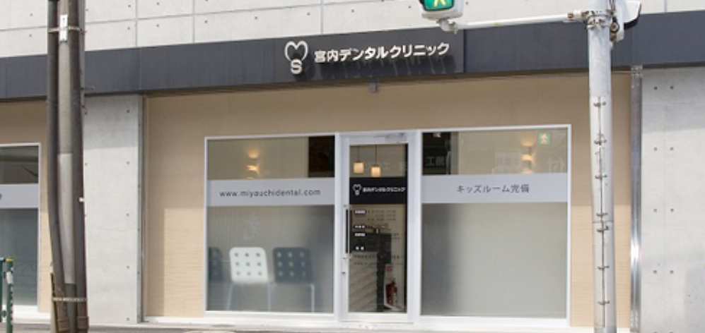 ①クリニック外観②受付③キッズスペース