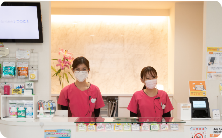 ①託児室 ②医院外観 ③受付