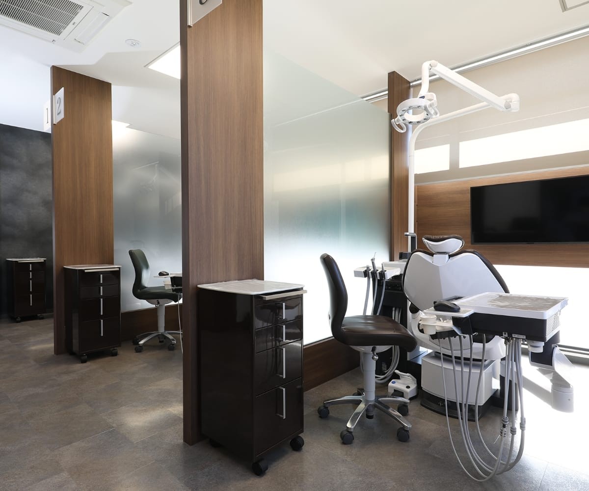 ①外観②受付③診療室