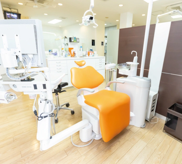 できるだけ歯や神経を抜かずに残すことを重視した治療が行われています