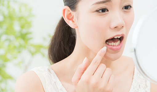 口の中や顎に痛みや違和感を感じたら、口腔外科の受診をおすすめします