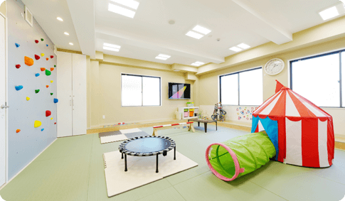 ①受付・待合室②診療室③特大キッズスペース