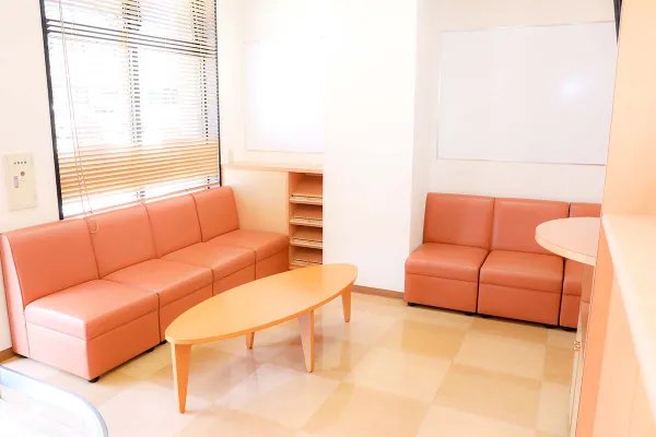 明るくアットホームな雰囲気の歯科医院です