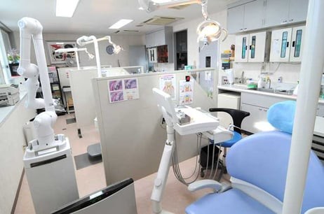 歯やかみ合わせを可能な限り保存する治療を基本方針としています