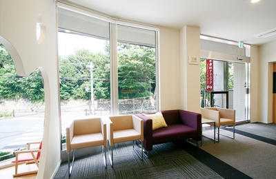 ①トレードマークの妖精 ②待合室 ③イメージ画像