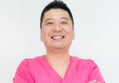 院長の佐合　賢治