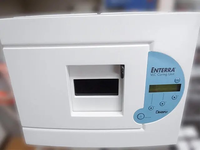 技工物を製作する際に使用する機械です
