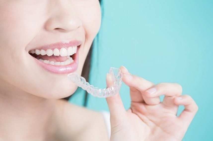 歯並びの改善を目指すマウスピース矯正を導入しています