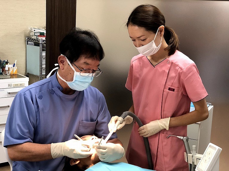 定期的にお口を確認し、健康な歯を長く守れるよう継続的に管理していきます。
