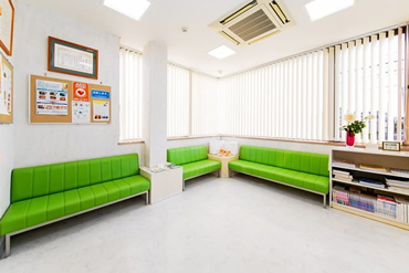 ①外観②診療室③待合室