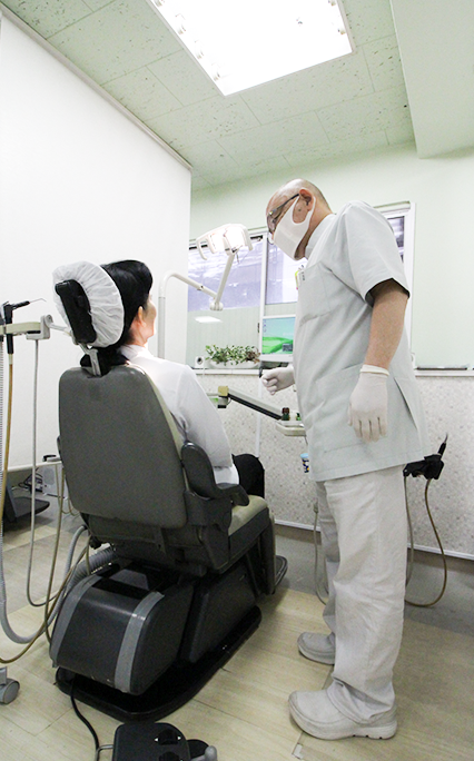 患者様が体を起こしたまま診療を行います