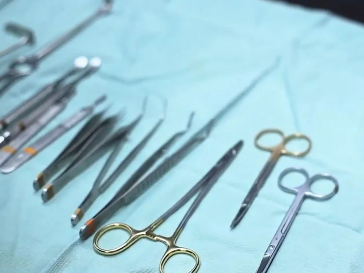 見た目も噛み心地も、妥協しない入れ歯づくりを