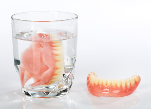 基本的には「噛める」ことを重視し、しっかりと機能する入れ歯を提供することを意識しています。