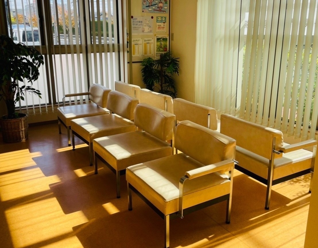 ①医院外観②受付③待合室