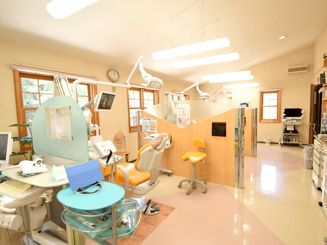 特殊セメントで歯質を回復させ、痛みの少ない治療を提供します