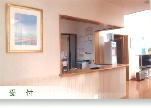 ①クリニック外観②受付③待合室