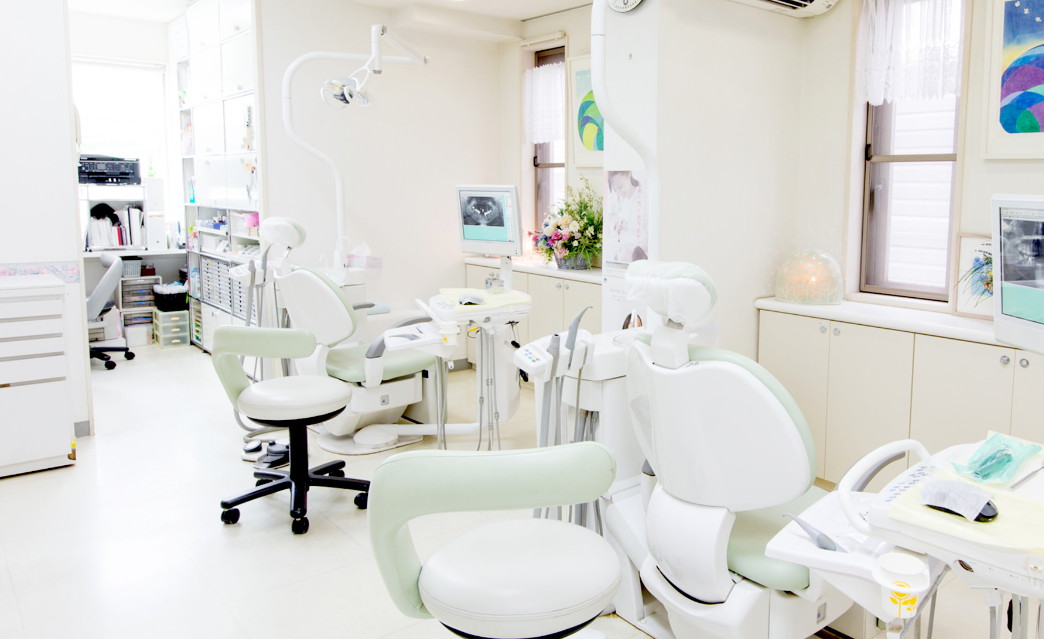 ①外観②受付③診療室