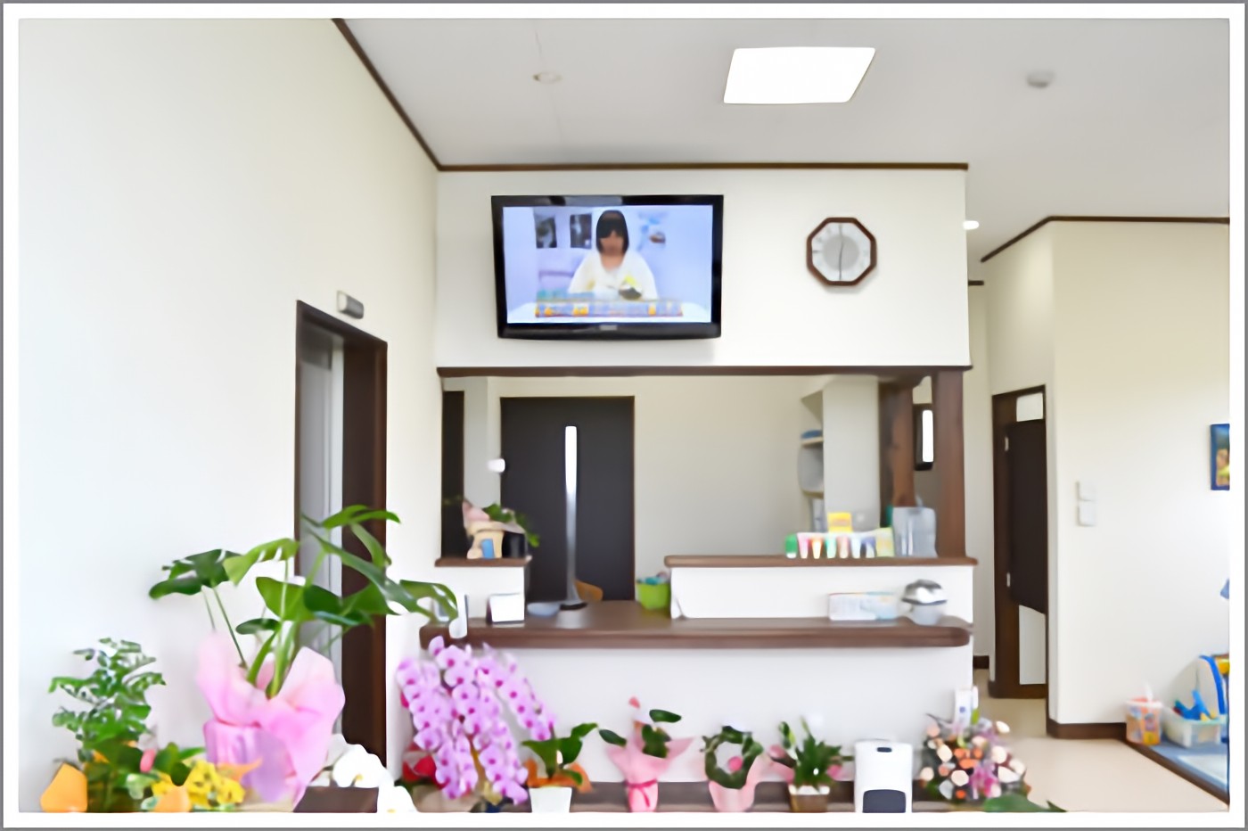 ①外観②受付③待合室