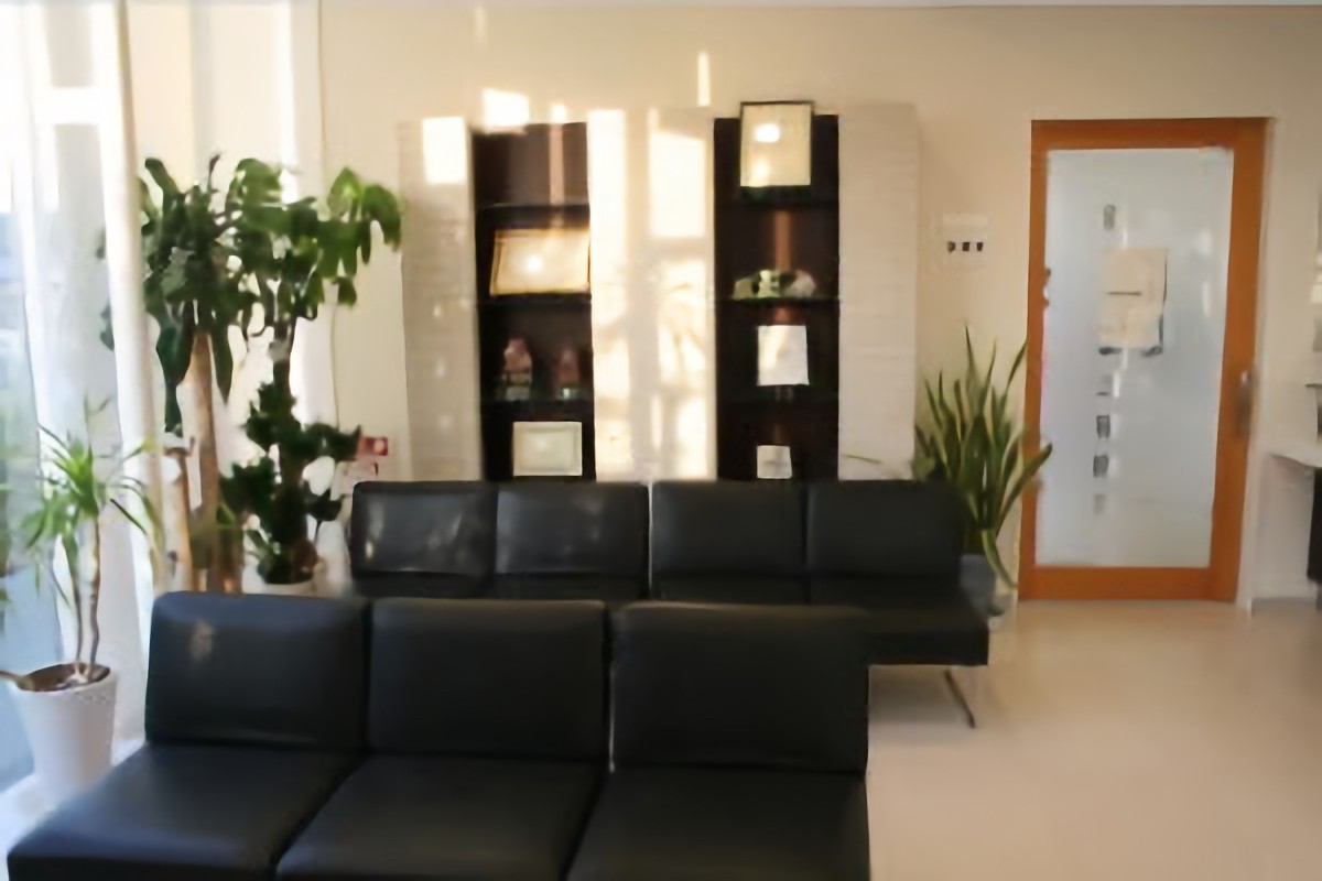 ①外観②受付③待合室