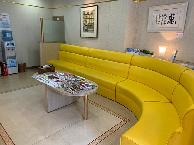 ①受付　②待合室　③パウダールーム