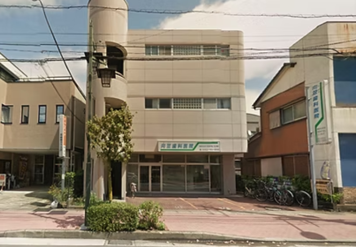 ①クリニック外観　②待合室　③診療室