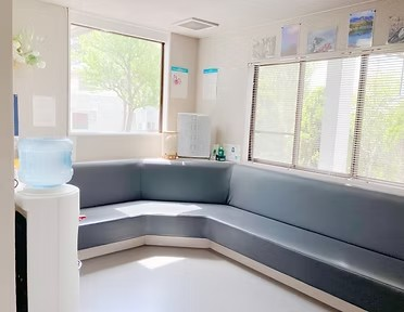 ①受付②待合室③治療器具