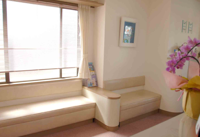 【羽衣駅から徒歩1分】【日本補綴歯科学会・日本口腔インプラント学会専門医 在籍】高度な精密治療を提供する仲西歯科医院