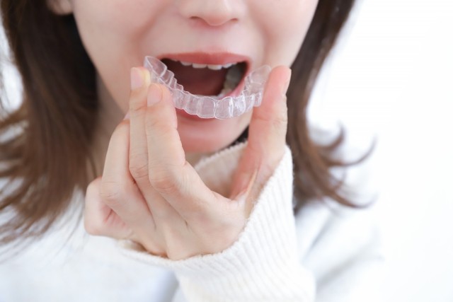 顎関節症による不快感を軽減し、快適に口を動かせる状態へ導くことを目指しています。※写真はイメージです。