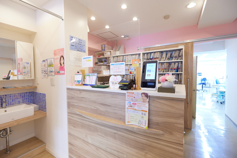 ①歯科医院外観②受付③診療スペース
