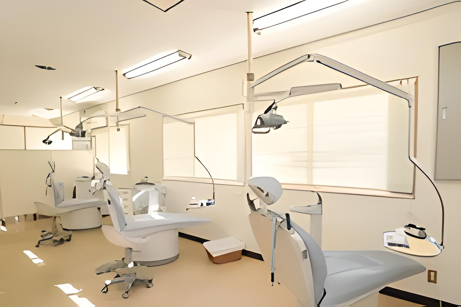 【高畑駅から徒歩21分・駐車場約10台完備】矯正歯科と小児歯科に対応する板津歯科医院