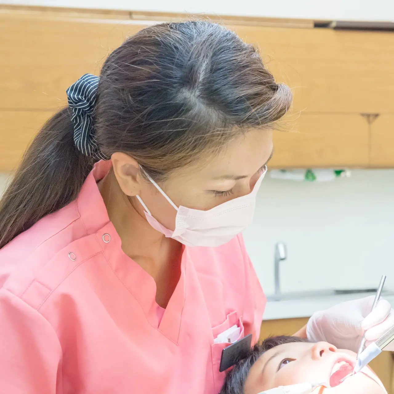 【国際口腔インプラント学会認定医 在籍】【土日祝診療対応】精密な根管治療と充実のサポート体制で患者様に寄り添うあけぼの歯科