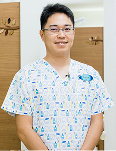 【経歴】
Ｈ17年3月岩手医科大学歯学部　卒業
Ｈ17年4月宮城県栗原市　近藤歯科医院　入社
Ｈ20年4月近藤歯科医院　副院長　就任
Ｈ23年4月近藤歯科医院・気仙沼山谷歯科医院　非常勤勤務
Ｈ25年11月	たかさき歯科　開業