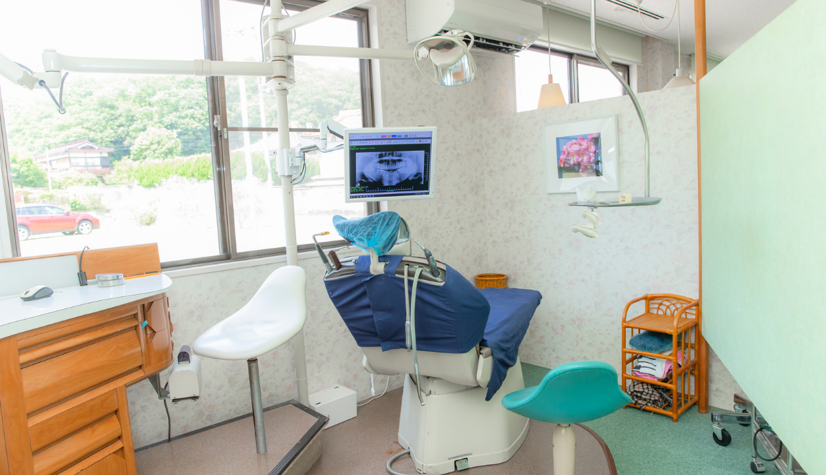 【上月駅から徒歩5分】院長は日本顎顔面インプラント学会の認定医・指導医の池田歯科医院