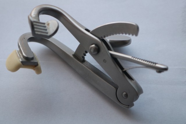 口腔外科診療を通じて口腔内のトラブルを早期に解決し、機能と健康の維持を支えています。※写真はイメージです。