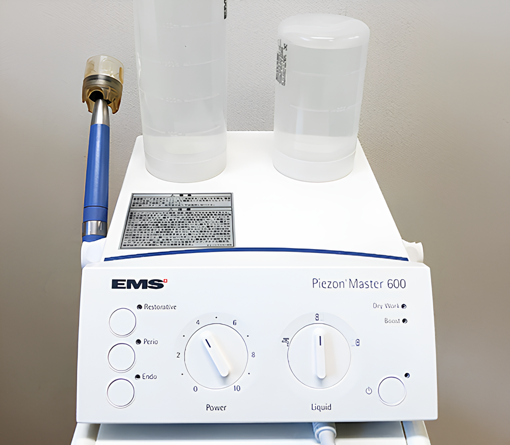 ①エントランス②受付③歯周病治療器具