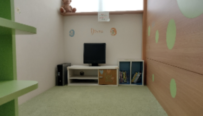 ①受付　②キッズスペース　③診療室