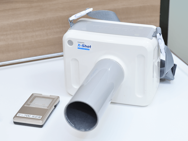 往診先で使用するレントゲン機材です。