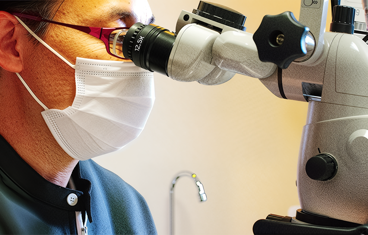 マイクロスコープとCTを活用した精密根管治療で歯の寿命を延ばす