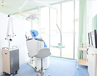 【日曜日も診療、訪問診療可】
仕事で忙しい方、お子様からご高齢の方まで通える歯医者