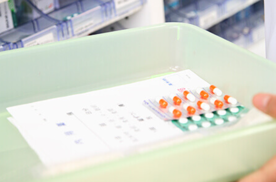 薬の内服による治療も行っております