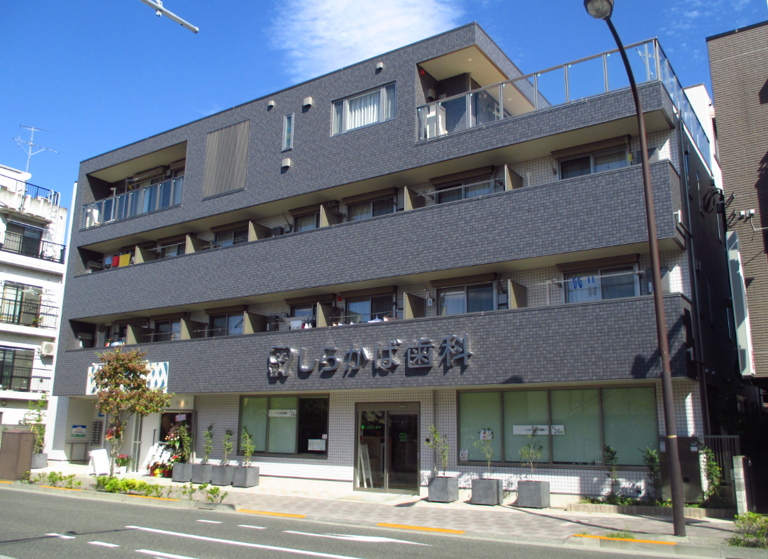 ①クリニック外観②受付③キッズスペース