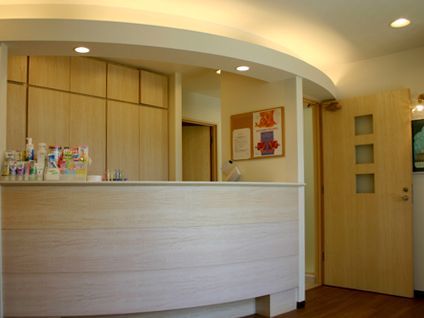 【京王線高幡不動駅より徒歩1分】丁寧な説明と治療で患者様のお口の健康を守る、やなぎおか歯科医院